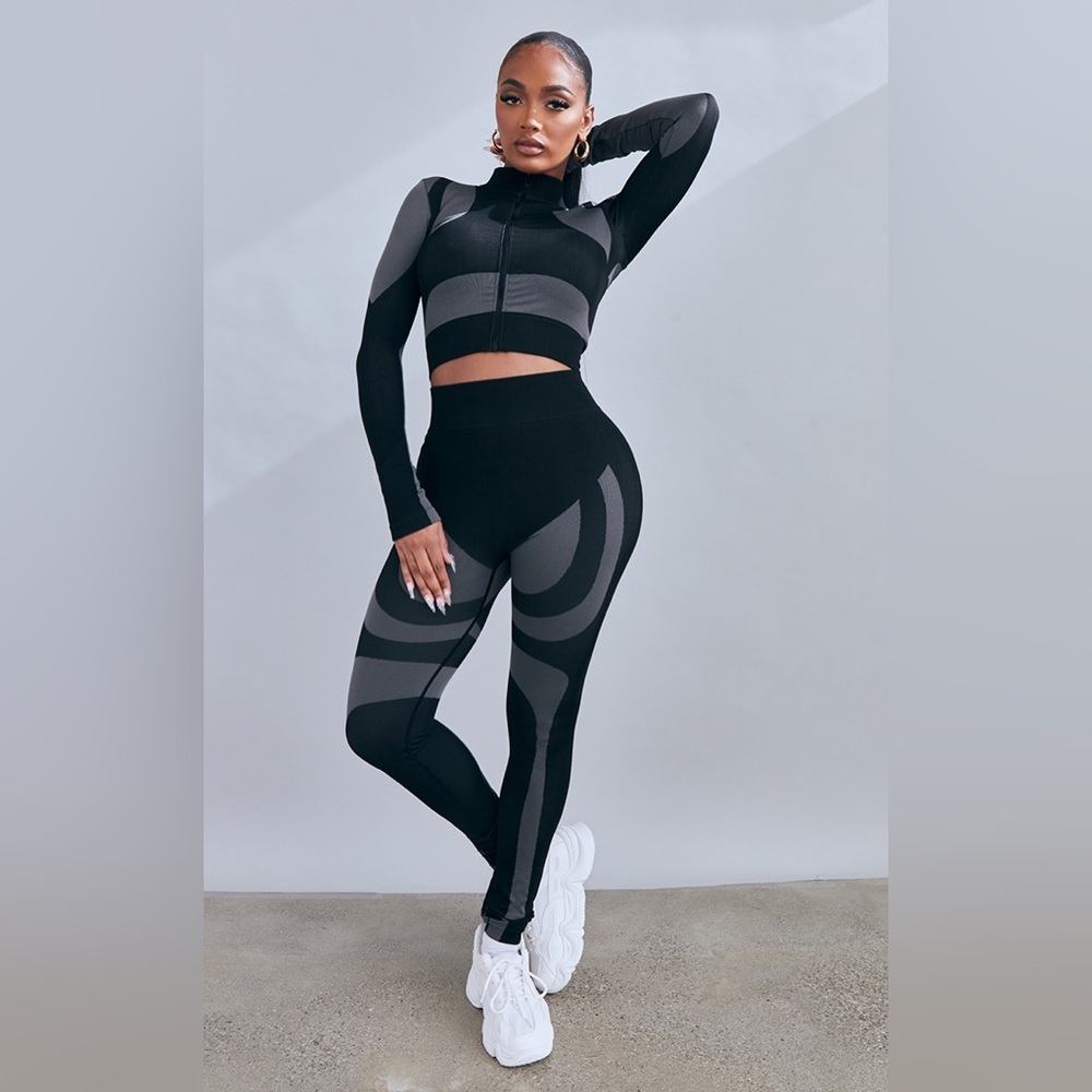 Pretty Little Thing Shape Black Branded Contour Zip Long Sleeve Gym Top - Picture 3 of 9